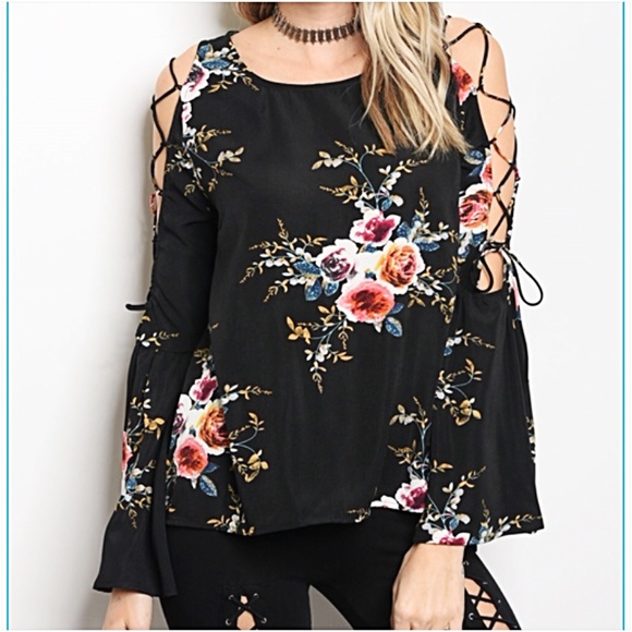 📍SALE Boho LaceUp Bell Sleeve Floral Top S - Picture 2 of 6